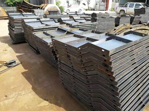 现浇隔离带铁模具——保定益丰模具机械制造厂专业制造